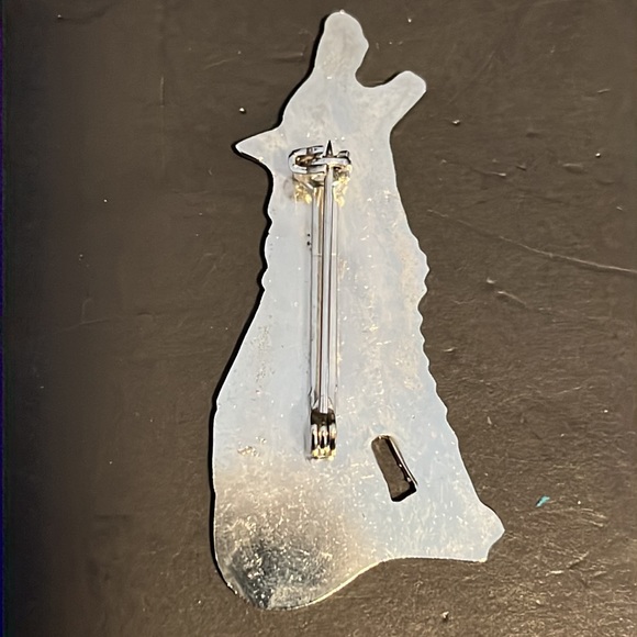 HOWLING WOLF PIN silver tone - Picture 2 of 5